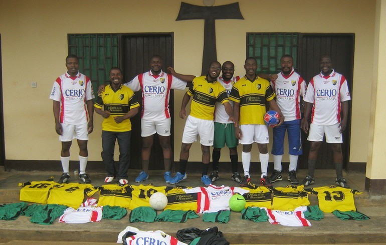 Mission franciscaine au Cameroun et au Québec.